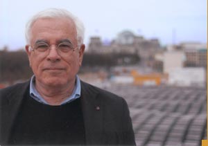 photo of eisenman with the memorial