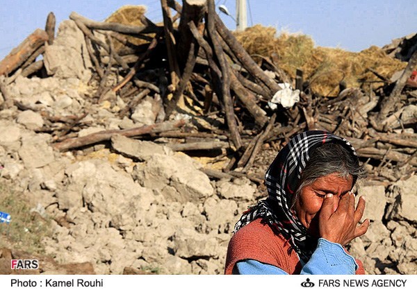 EarthquakeRuinsOldWomanFars.jpg