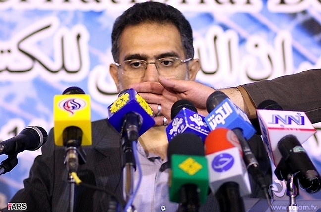 HosseiniAndHand.jpg