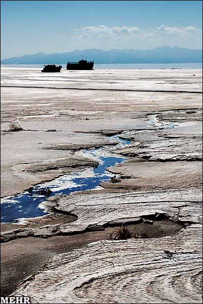 LakeOrumiehDryingMehrTall.jpg