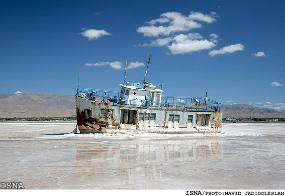 OrumiehStrandedBoat.jpg