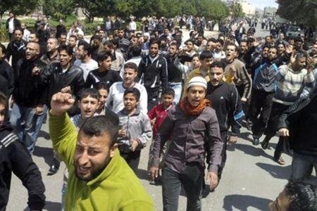 SyrianProtestorsPressTV.jpg