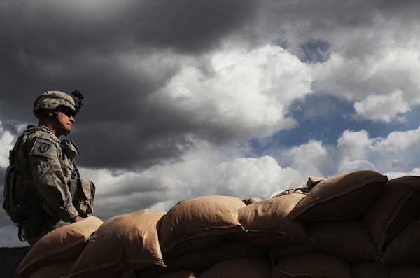 USSoldierSandbagsBorder.jpg