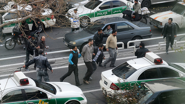 111121154600_iran_newspaper_arrest_624x351_._nocredit.jpg