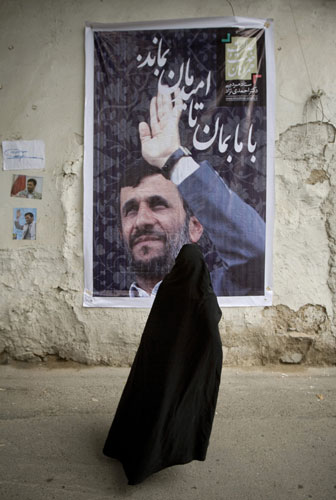 Iran-elections-Woman-stan-005.jpg