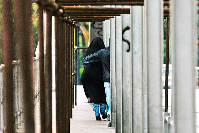 couplestrollingiran.jpg