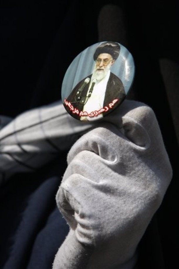 woman+holds+a+picture+of+Iranian+supreme+leader+Ayatollah+Ali+Khamenei,+during+an+anti-Israel+demonstration,+after+Friday+prayers,+in+Tehran,+Iran,+Friday,+Oct.+9,+2009.jpg